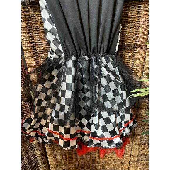 Queen of Hearts Girls Halloween Costume 10/12 - Picture 9 of 14